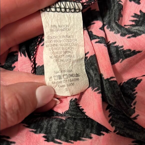 Chic Black and Pink Patterned Dress - Picture 6 of 6